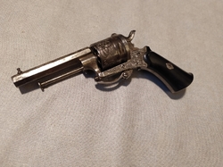 gravírovaný revolver 320CF