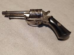 Francouzský gravírovaný revolver 320CF