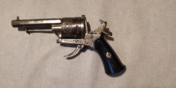 Francouzský gravírovaný revolver 320CF