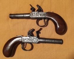 párové křesadlové pistole s dělovou hlavní
