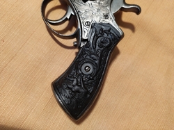 znehodnocený gravírovaný revolver .38