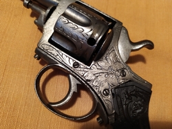 znehodnocený gravírovaný revolver .38