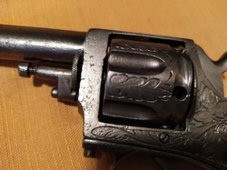 znehodnocený gravírovaný revolver .38