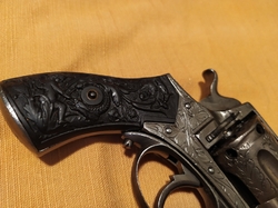 znehodnocený gravírovaný revolver .38