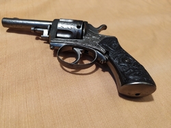 znehodnocený gravírovaný revolver .38