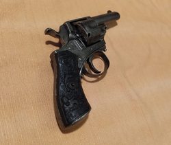 znehodnocený gravírovaný revolver .38