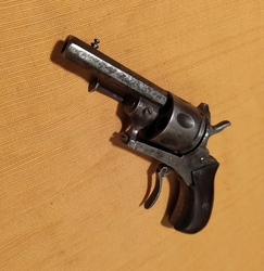 revolver .320CF typ Bulldog na opravu