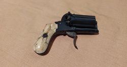 Kapesní revolver ,,Pepperbox"