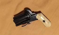 Kapesní revolver ,,Pepperbox"